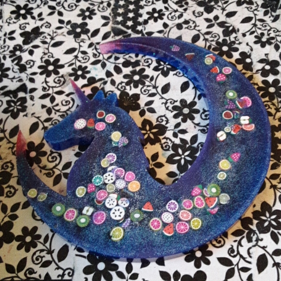 Resin - Picture 2 of 2